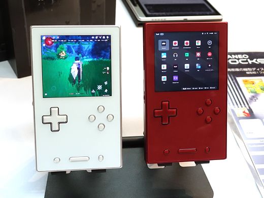 縦画面な携帯Androidゲーム機「AYANEO POCKET VERT」が近日発売、金属