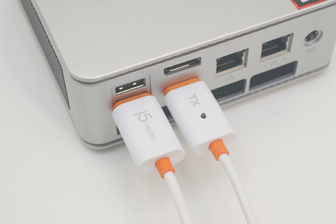 USB接続は給電のために接続必須。PCのUSB 3.2 Gen 1ポートとGen 2ポートでは問題なく利用できた