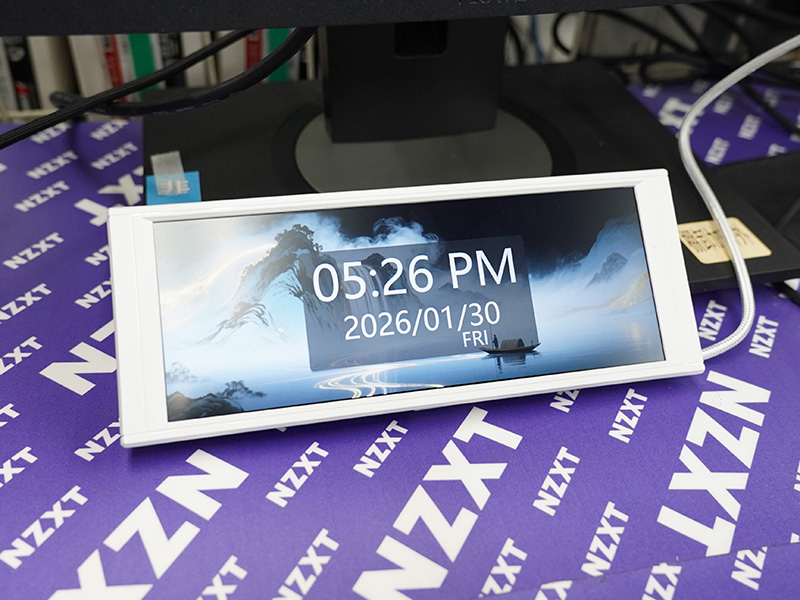 「Trofeo Vision LCD white」