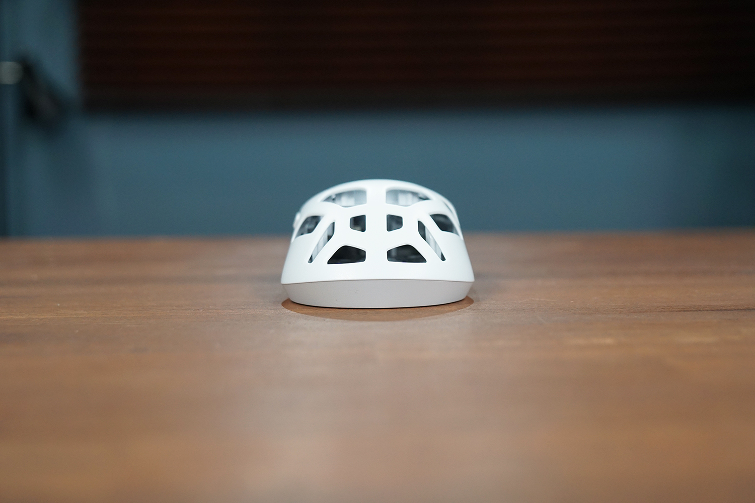 なだらかな傾斜がついており、かぶせ持ちにも合った形状になっている