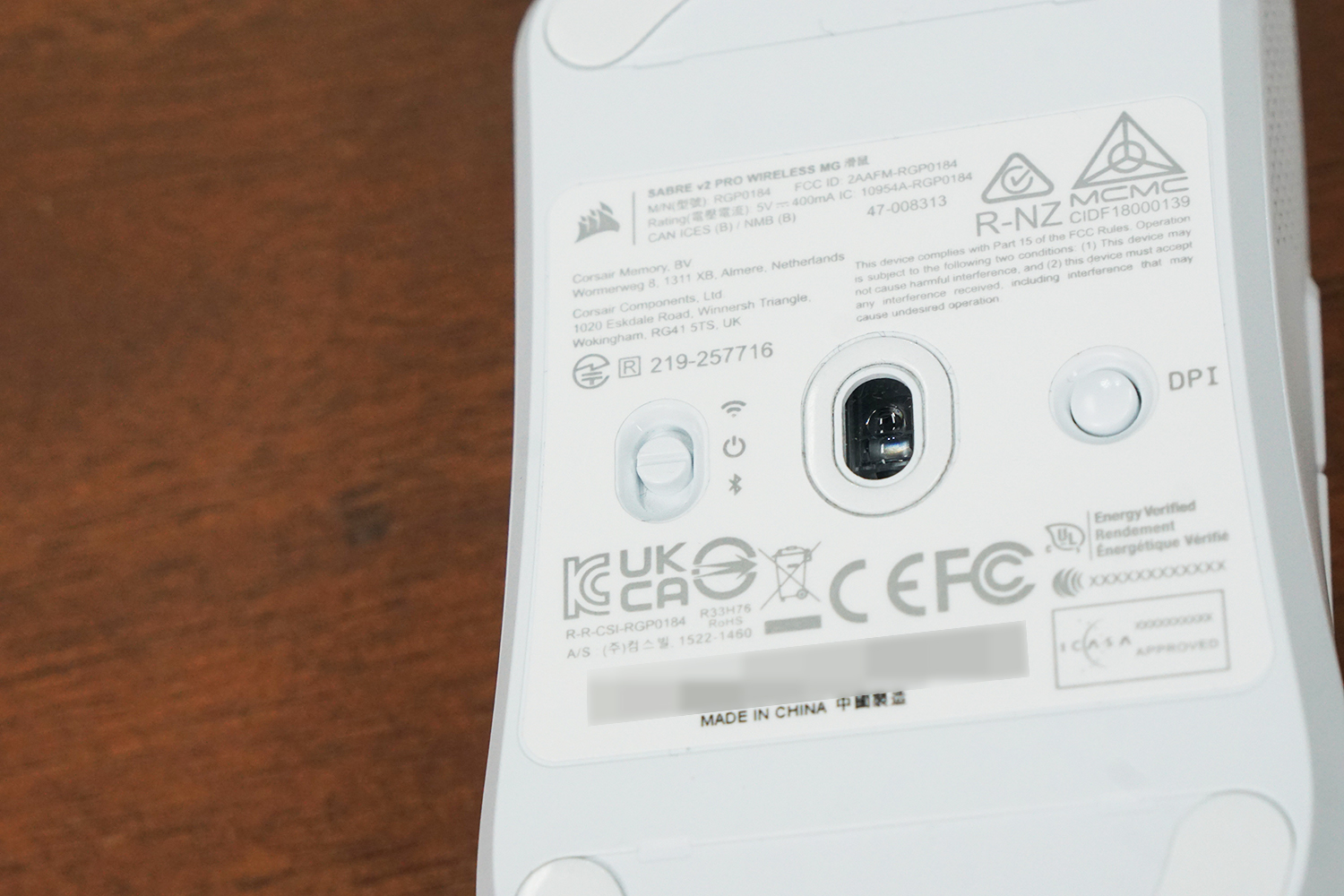 底面のスイッチで接続方法を切り替えられる