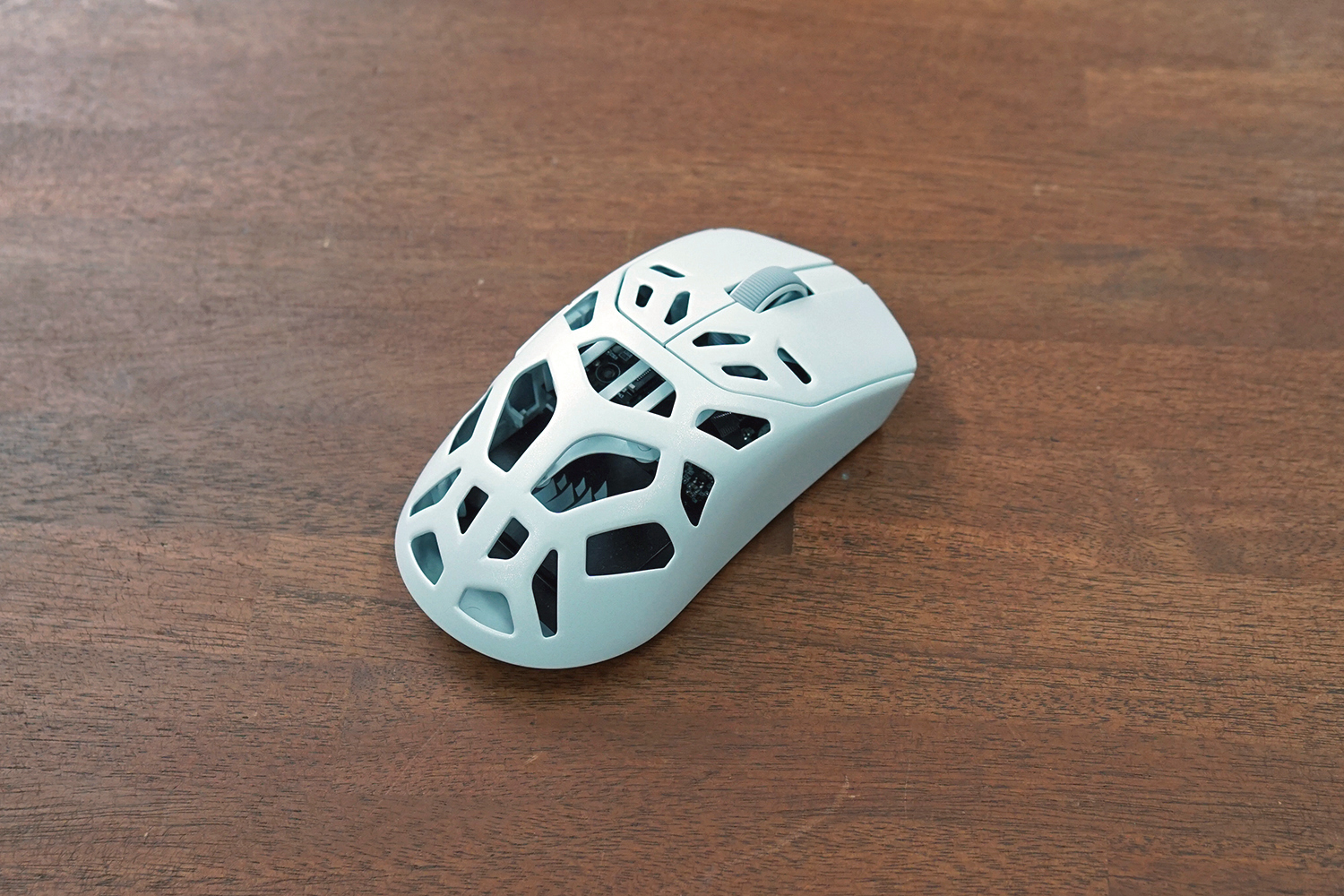 マグネシウム合金製のシェルを採用