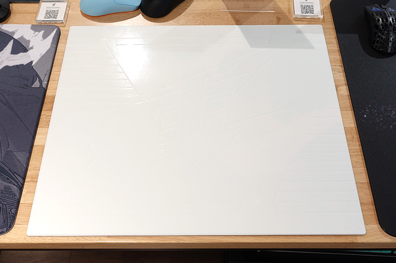 Yuki Aim MONOKURO Glass Mousepad