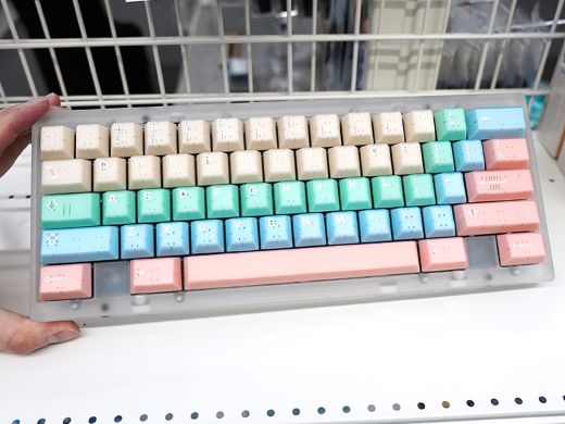 カラフル&寂しさのあるウォーターパークモチーフのキーキャップセット