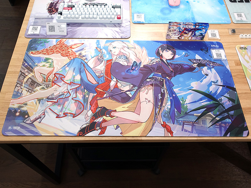 <a href="https://akiba-pc.watch.impress.co.jp/docs/news/news/2021576.html" class="deliver_inner_content i">「ふもコレ×黒い砂漠」コラボのゲーミングマウスパッド</a>