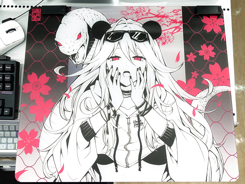 <a href="https://akiba-pc.watch.impress.co.jp/docs/news/news/2016896.html" class="deliver_inner_content i">蛇と女性キャラが描かれたゲーミングマウスパッド「Uncle Panda 巳」</a>