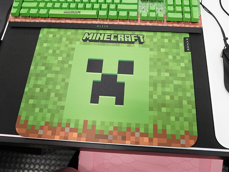<a href="https://akiba-pc.watch.impress.co.jp/docs/news/news/2026175.html" class="deliver_inner_content i">MinecraftコラボのRazer製ゲーミングマウスパッド「Gigantus V2 Minecraft Edition」</a>