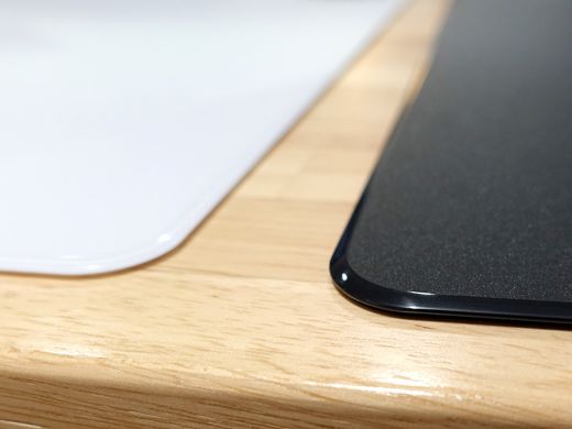 GLSSWRKSのガラス製ゲーミングマウスパッド「Polarity」が発売