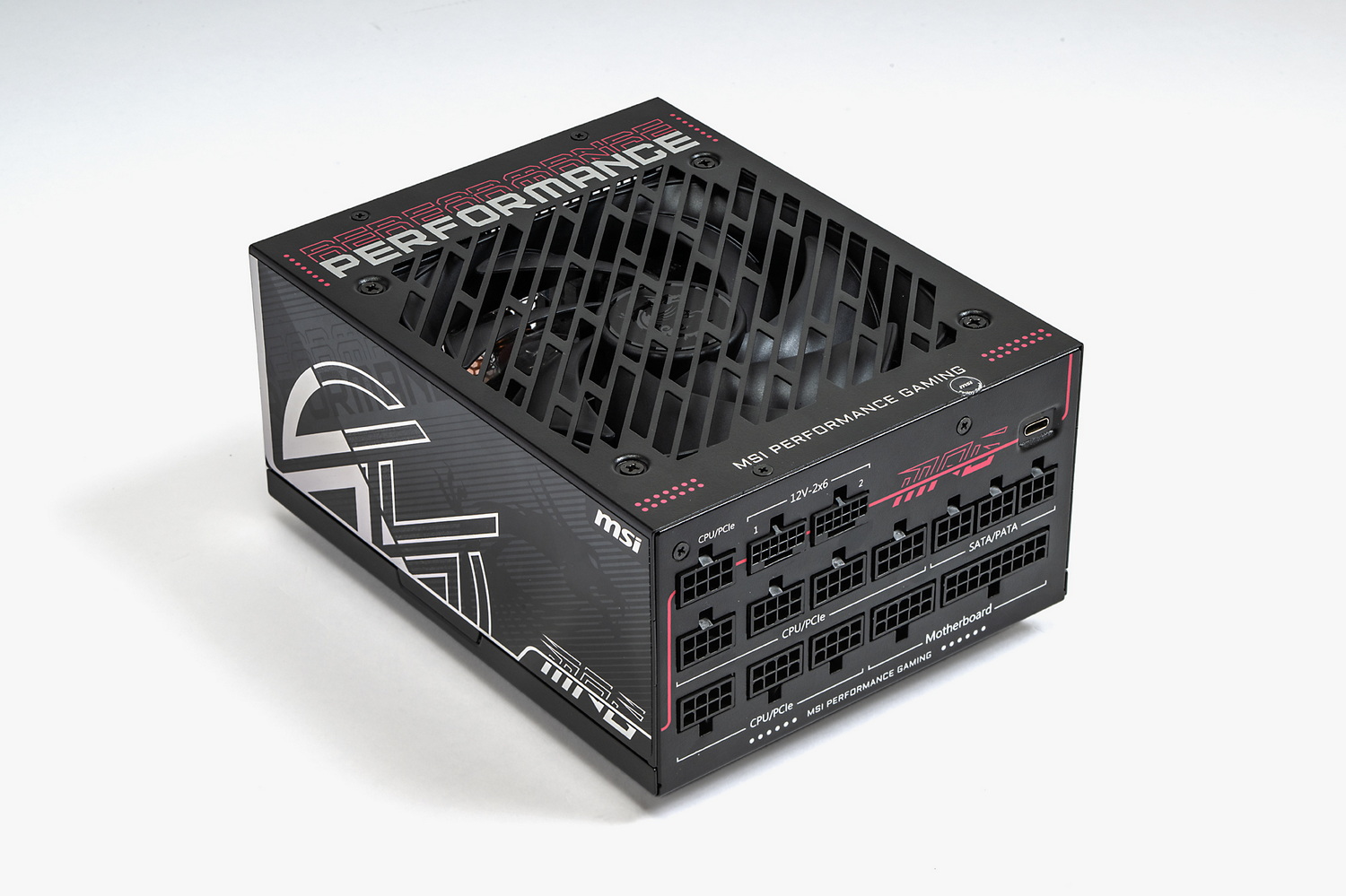 さらに後日発売予定の1300W電源である「MPG Ai1300TS PCIE5」もお借りした。RTX 5090 LIGHTNING Zは2系統の12V-2x6ケーブルが必要になるので、電源ユニットもよいものを選びたい。この電源とマザーのUSBヘッダーを接続することで、12V-2x6ケーブル内の各電源ピンにどの程度の電流が流れているかも監視することも可能だ