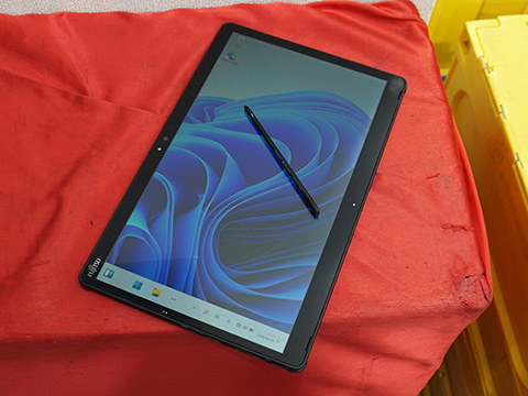 13.3インチWindowsタブレット「ARROWS Tab Q739/AE」が12,800円！第8