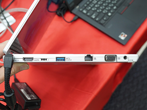 タブレットスタイルもOKな12型「Let's note」が47,800円！高解像液晶