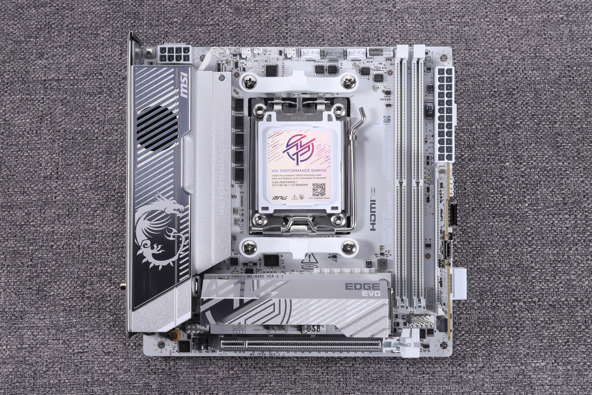 Mini-ITX規格のコンパクトな基板を採用しつつ、高性能CPU/GPUに対応可能な性能を備えたモデル