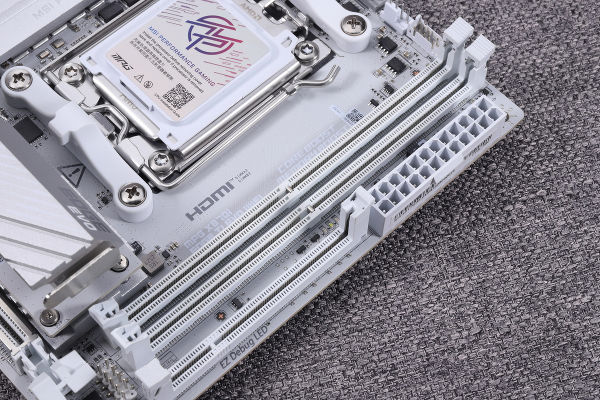 DDR5対応メモリスロットを2本搭載。最大で128GB(64GB×2枚)の容量を実現可能