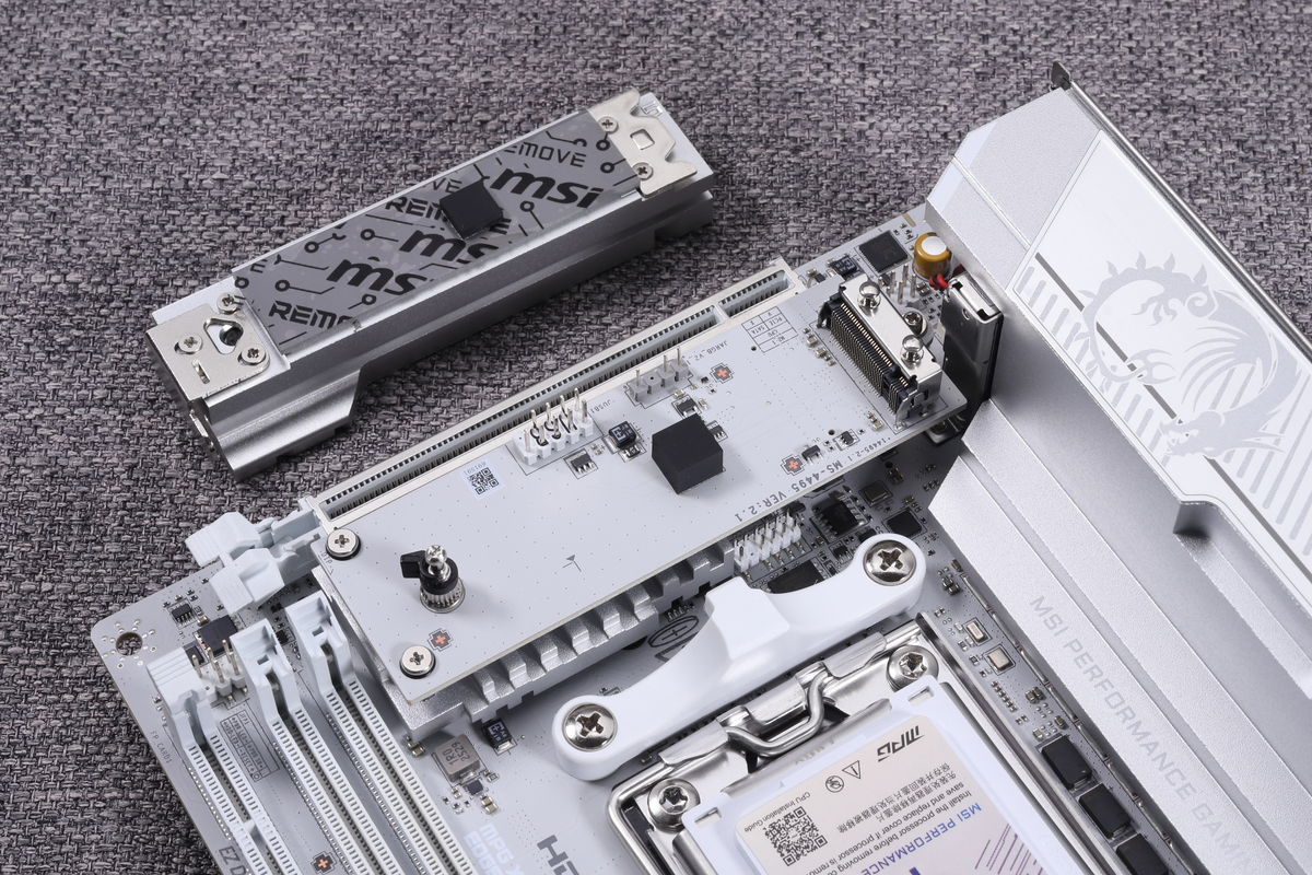 CPU直結のM.2スロット(M2_1)、PCIe 5.0×4レーンの2280サイズのM.2 SSDを搭載できる