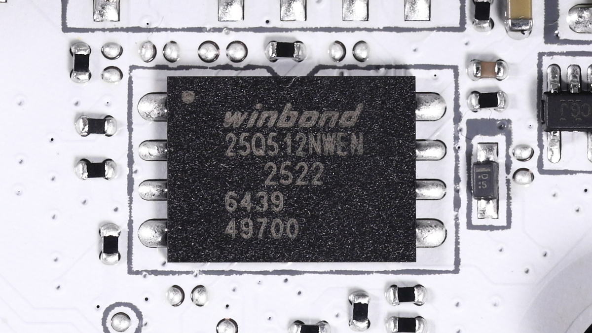 64MBの大容量BIOS ROMを搭載。将来的なハードウェアサポートや機能の追加にも無理なく対応できる容量を確保
