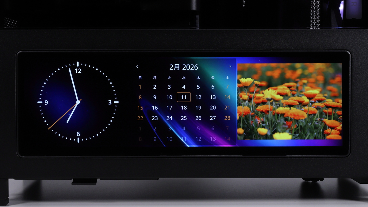 ステータスモニターやカレンダーなどの情報を表示させておくほか、バーチャルキーボードとして使用することも可能だ