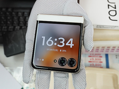 折りたたみスマホ「motorola razr 50d」が59,980円！未使用品セール