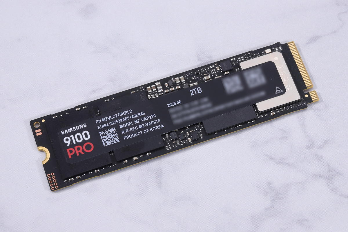 PCIe 5.0 x4対応のハイエンドSSD「9100 PRO (2TB)」。最大速度はリード14,700MB/s、ライト13,400MB/s