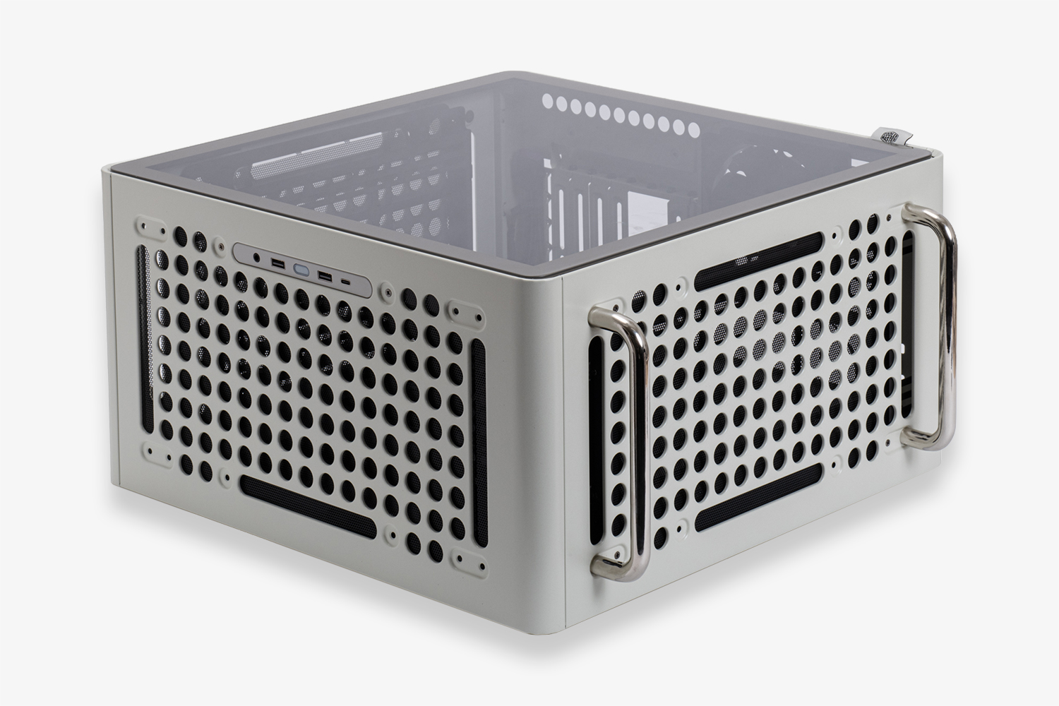 ミドルタワーケースとしては珍しく、強化ガラスの側板を上にした状態で横置きでも利用できる。縦置き時の底面に取り付けられている4つの足を、右側面パネル(横置き時の底面)に移動することも可能