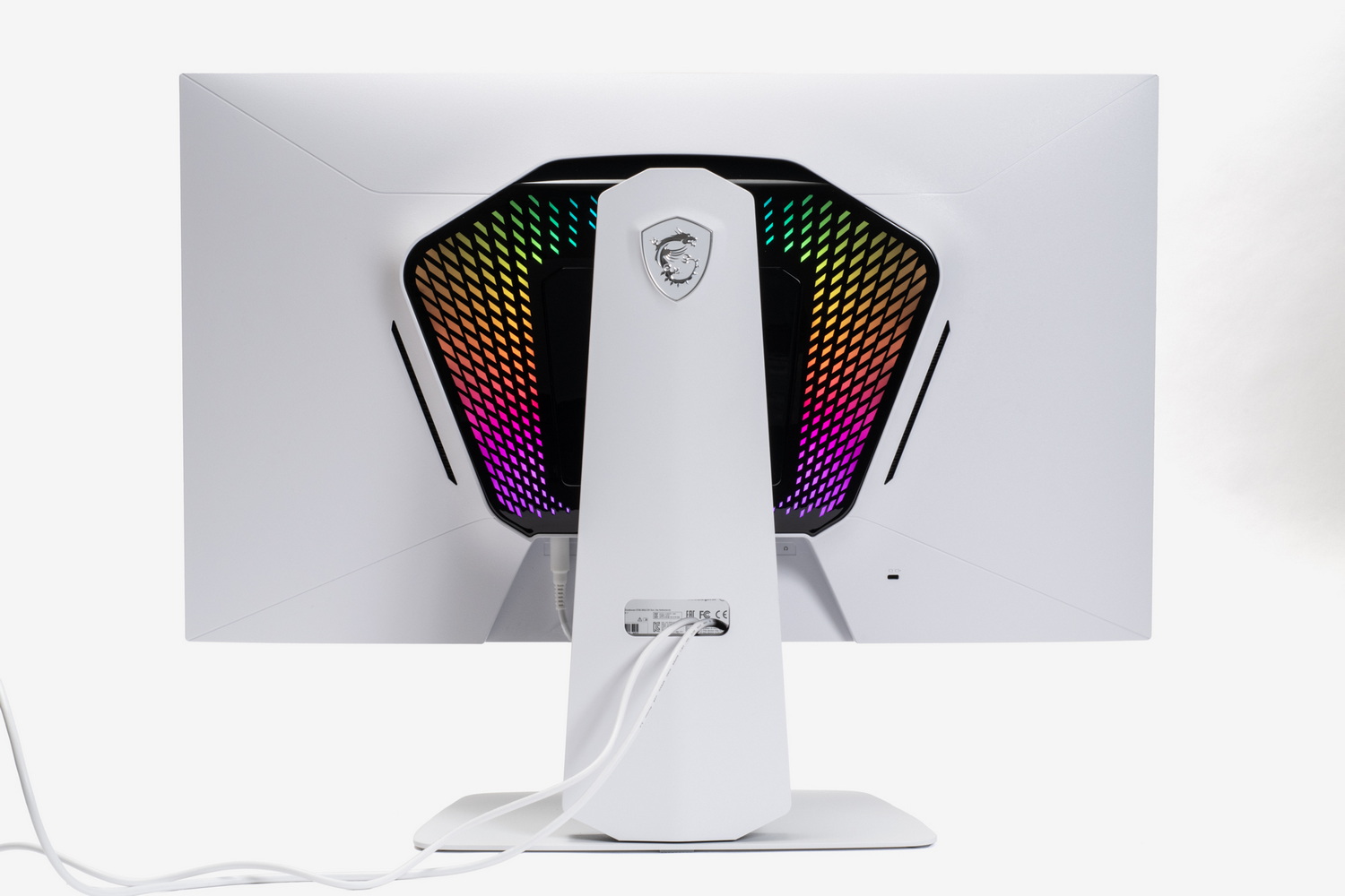 背面には複数のLEDが備わっており、個性的な演出が楽しめる