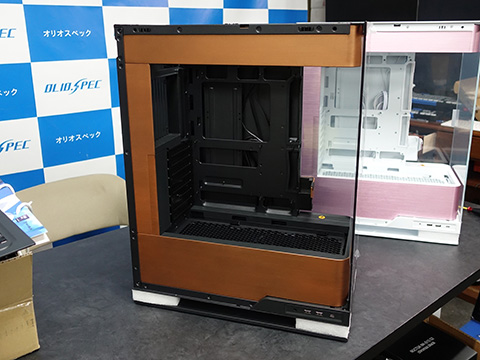 職人が塗装したPhanteksのピラーレスPCケース「Evolv X2」が入荷、色