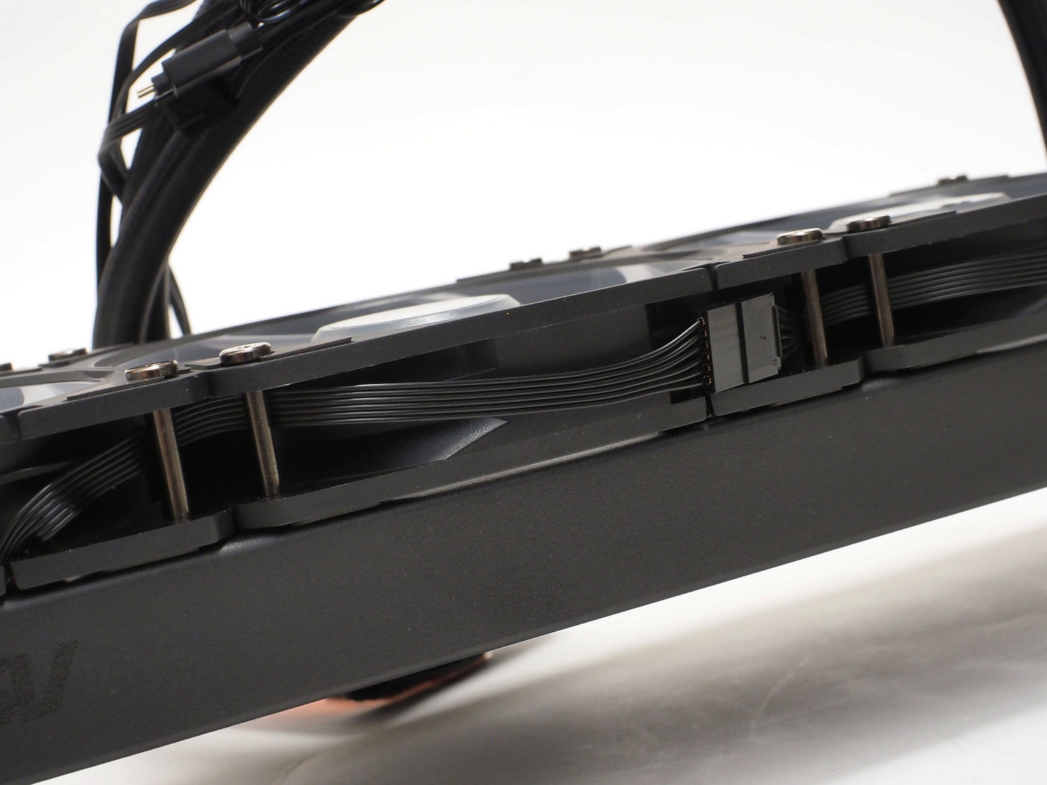 ファンの電源とARGB LEDは配線済み