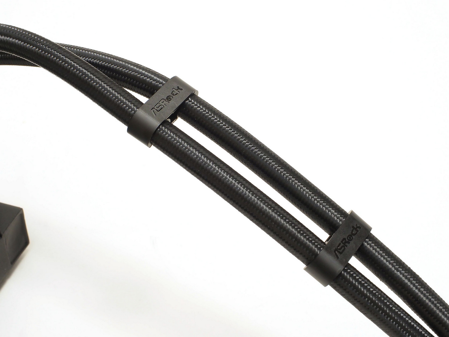 高耐久プレミアムチューブを採用。チューブクリップも付属する