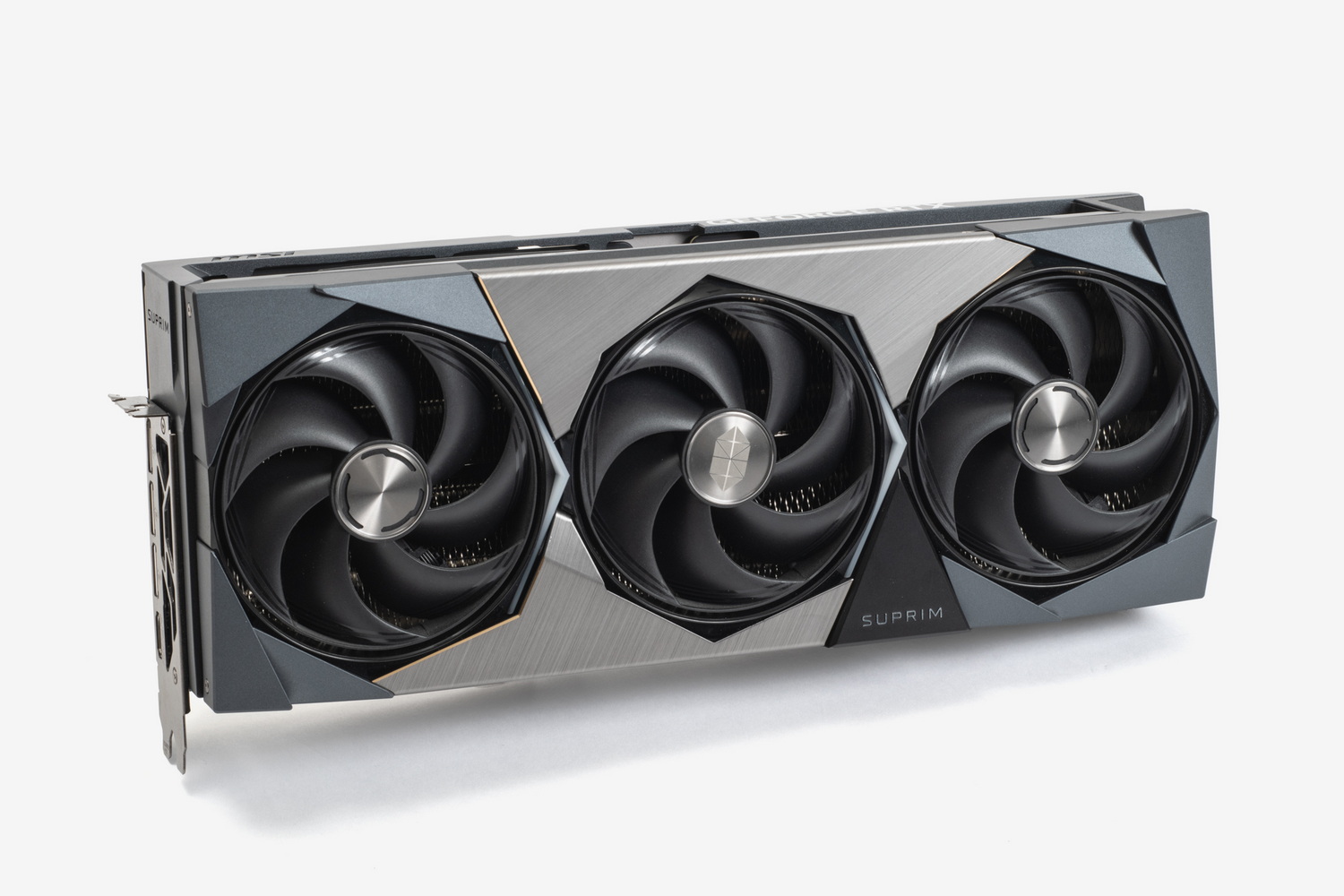 ビデオカードは、GPUにRTX 50シリーズ最上位のRTX 5090を採用する「GeForce RTX 5090 32G SUPRIM SOC」