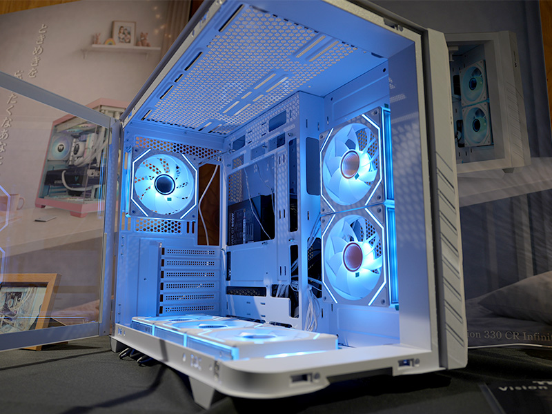 前面から左側面にかけて曲面ガラスを設置した「Vision 330 CR ARGB」