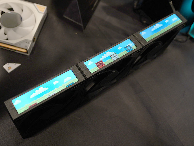 ファン側面にLCDを備えた「UTLTRAFAN 120 EX」