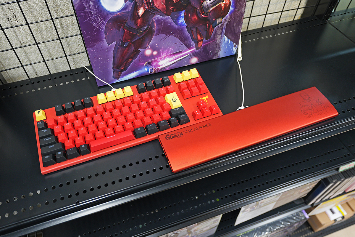「Realforce × 機動戦士ガンダム 逆襲のシャア GX1 Plus Keyboard サザビー モデル」
