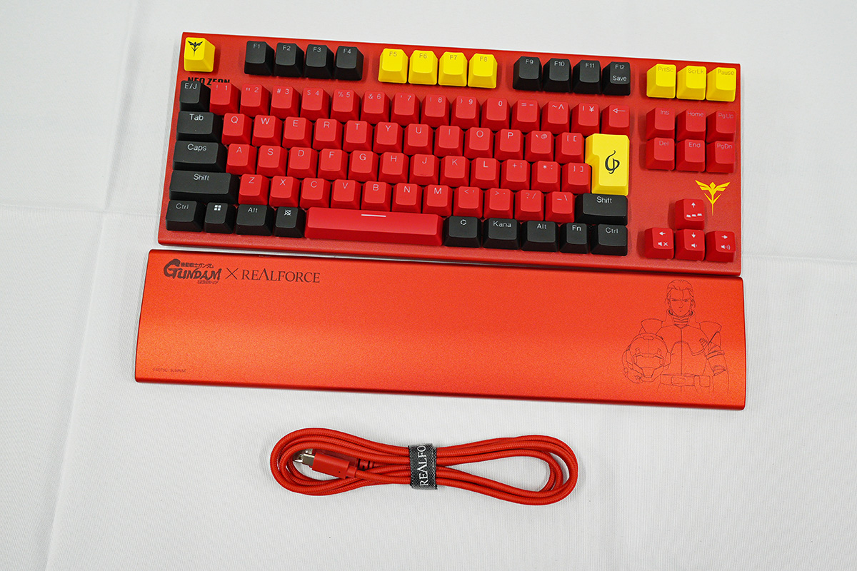 REALFORCE × 機動戦士ガンダム 逆襲のシャア GX1 Plus Keyboard サザビーモデル