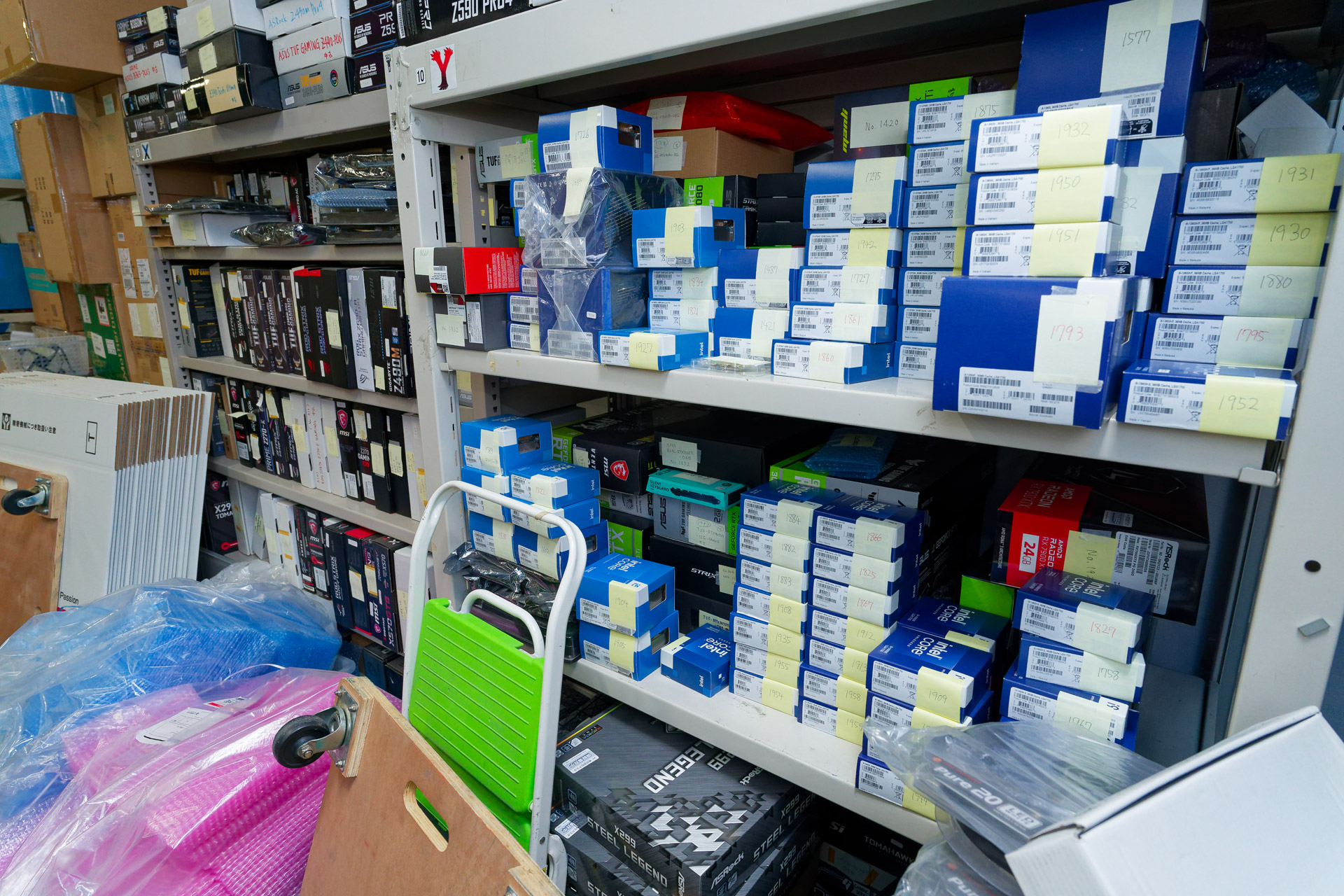 過去モデルのサポート用に旧世代のパーツも多数用意されている