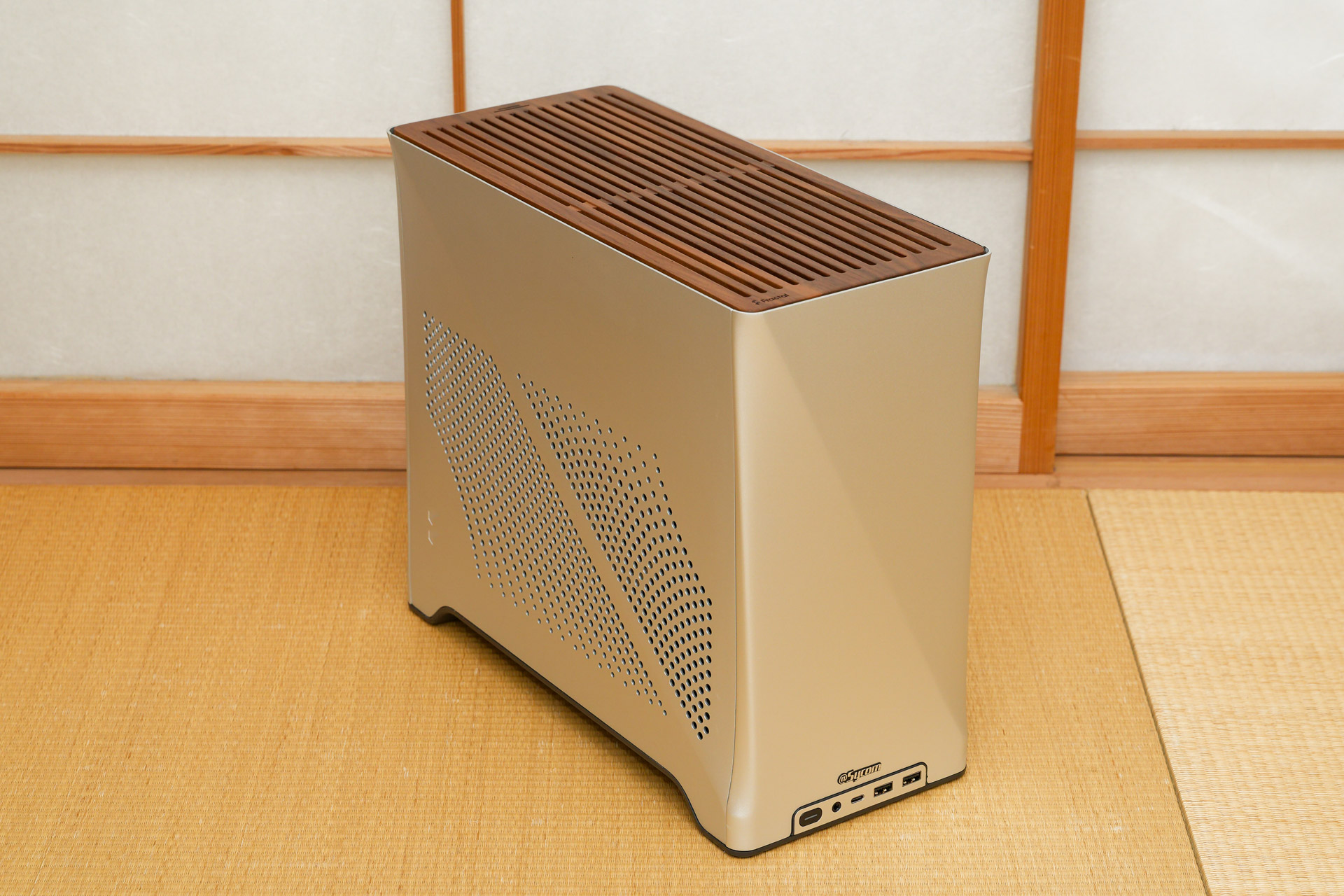 コンパクトモデルの「Premium Line Mini」