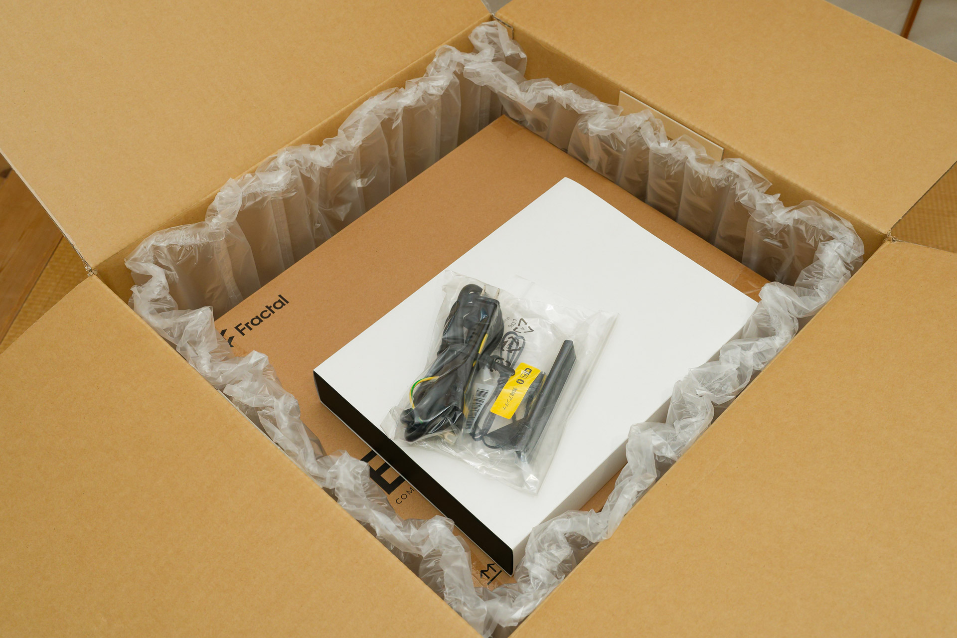 製品は内箱の中に収められており、二重構造になっている