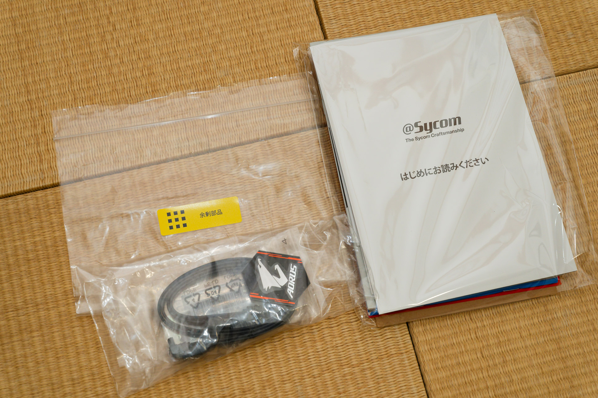 今回のモデルにはストレージ増設時に使用するSATAケーブルも付属していた