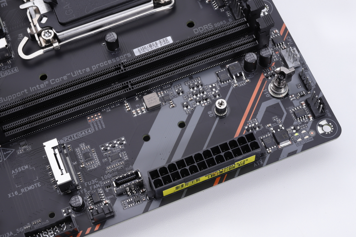 M2Q_SBスロットは大型のM2 22110サイズのM.2 SSDも搭載可能で、チップセット接続でPCIe 4.0 x4に対応