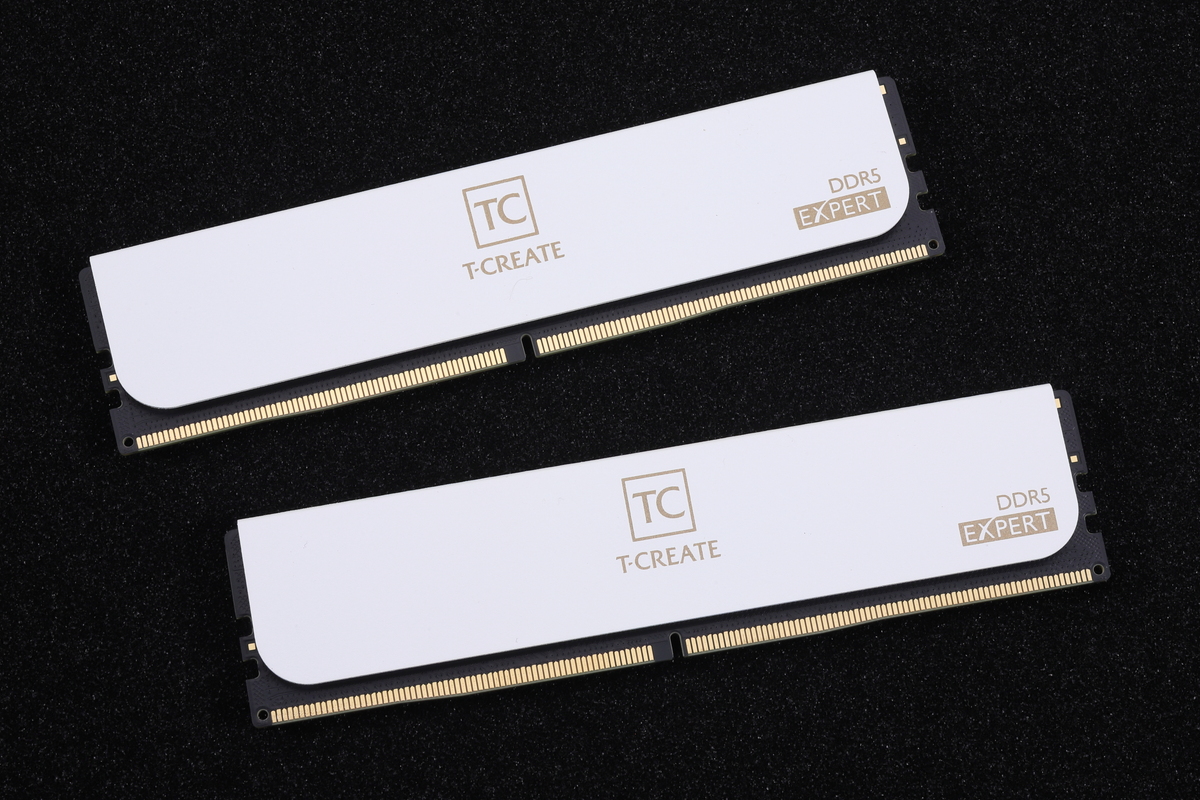 Team CTCWD532G7200HC34ADC01。DDR5-7200動作の16GBメモリ×2枚組