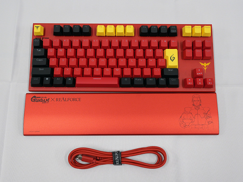 「REALFORCE × 機動戦士ガンダム 逆襲のシャア GX1 Plus Keyboard サザビーモデル」