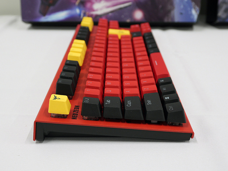 「REALFORCE × 機動戦士ガンダム 逆襲のシャア GX1 Plus Keyboard サザビーモデル」