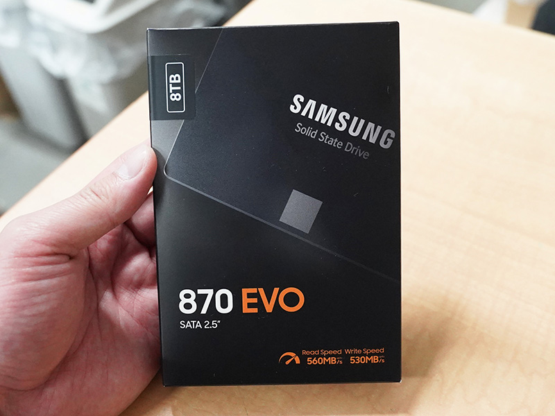 「Samsung 870 EVO（MZ-77E8T0B/IT）」
