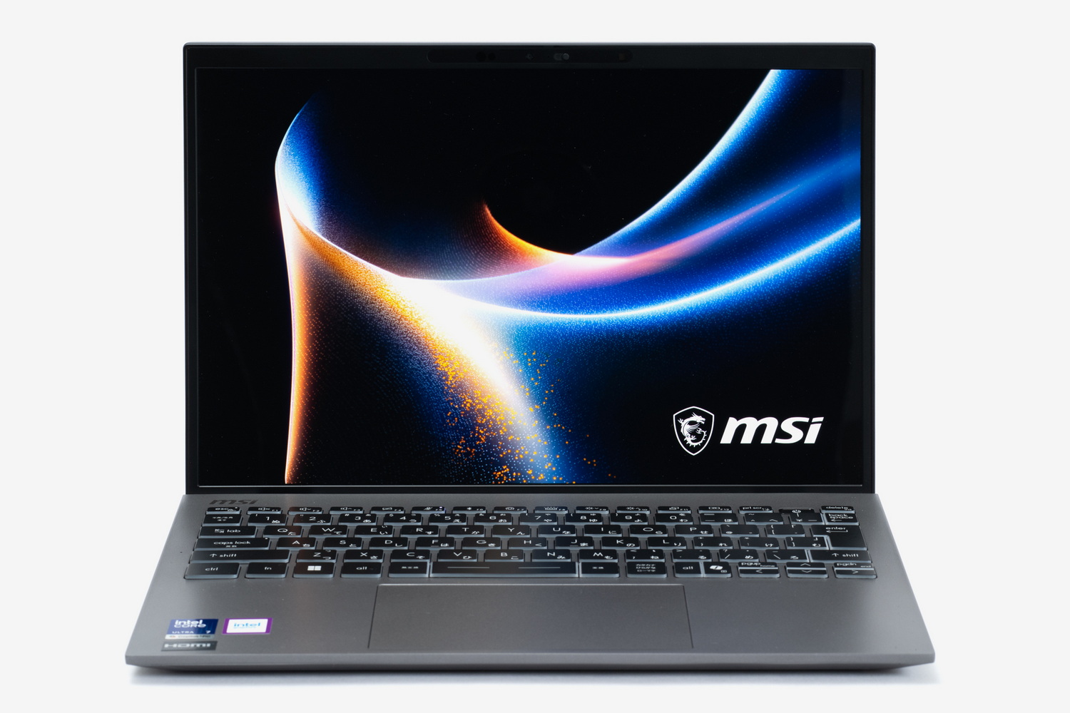 ディスプレイは13.3型で解像度は2,880×1,800ドットのOLED(有機EL)パネル