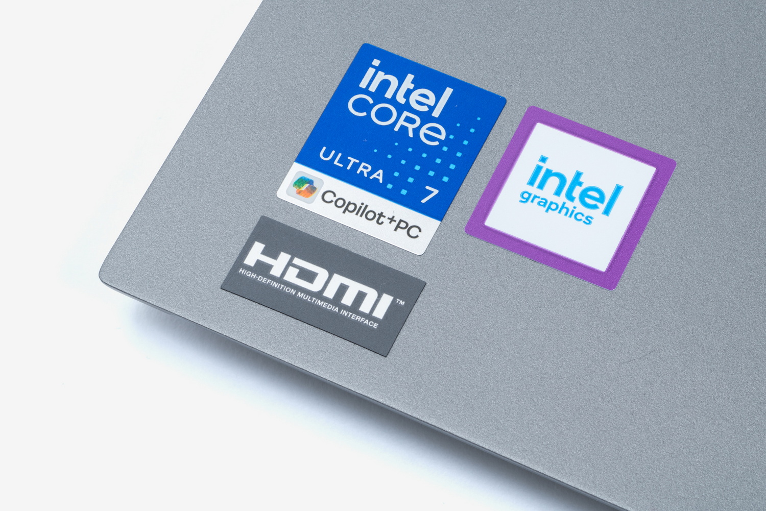 「Core Ultra 7 355」を搭載し、Copilot+ PCの要件もクリア