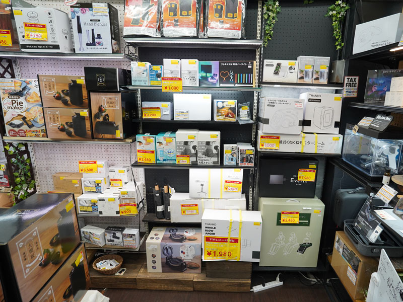 4月1日(水)の店頭の様子(アウトレット品のセール)