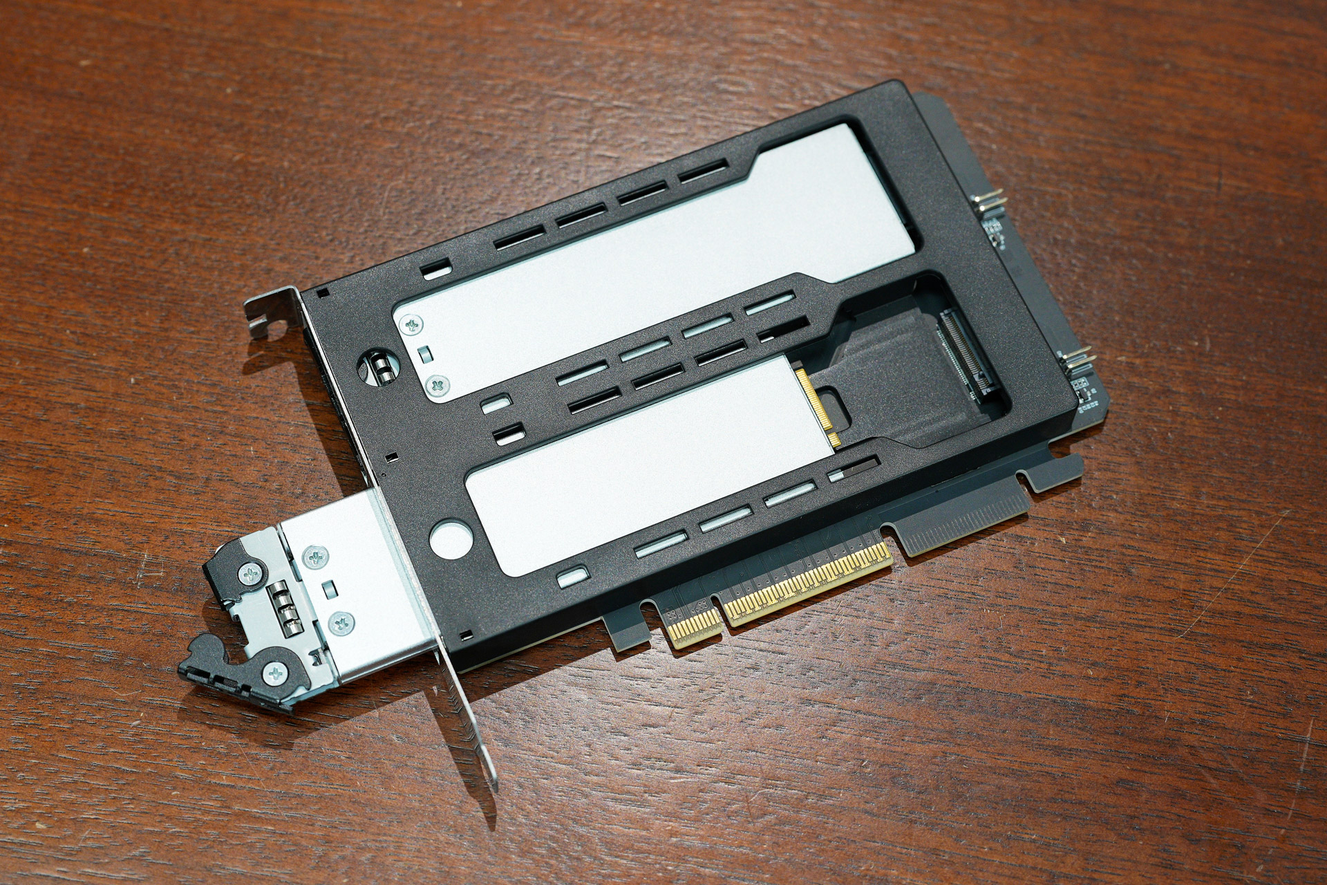 ICY DOCK「ExpressSlot Elite(MB842MP-B)」、ここに9100 PRO 8TBを1枚搭載した