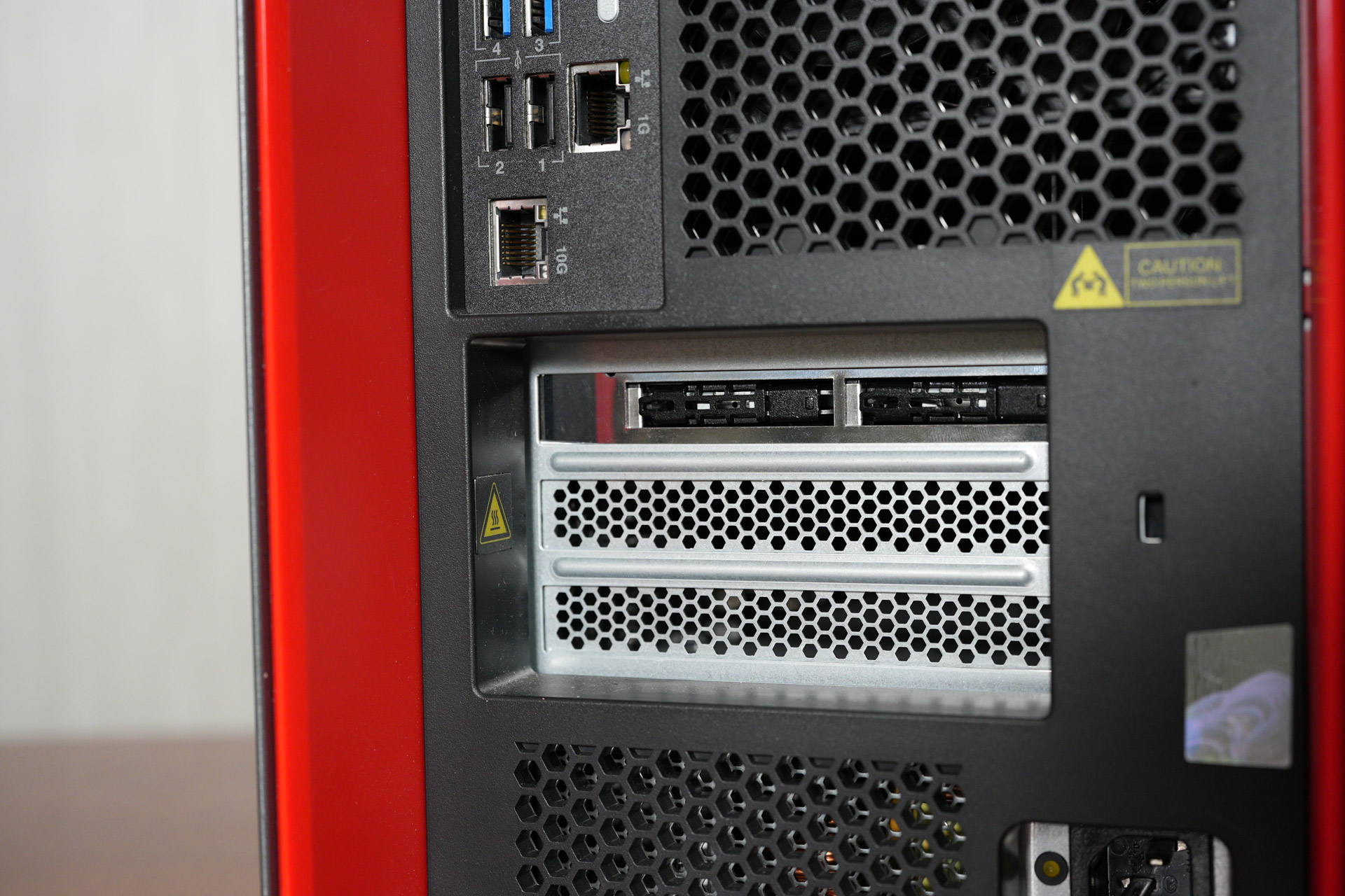 PCIeスロットにセットしたところ