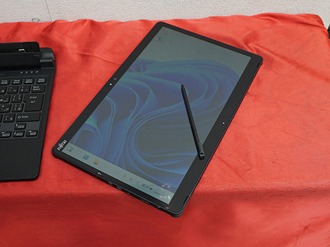 高性能タブレットPC i5 8世代 arrows Tab Q739 第8世代Core搭載の13.3インチWindowsタブレット「ARROWS Tab Q739/AE