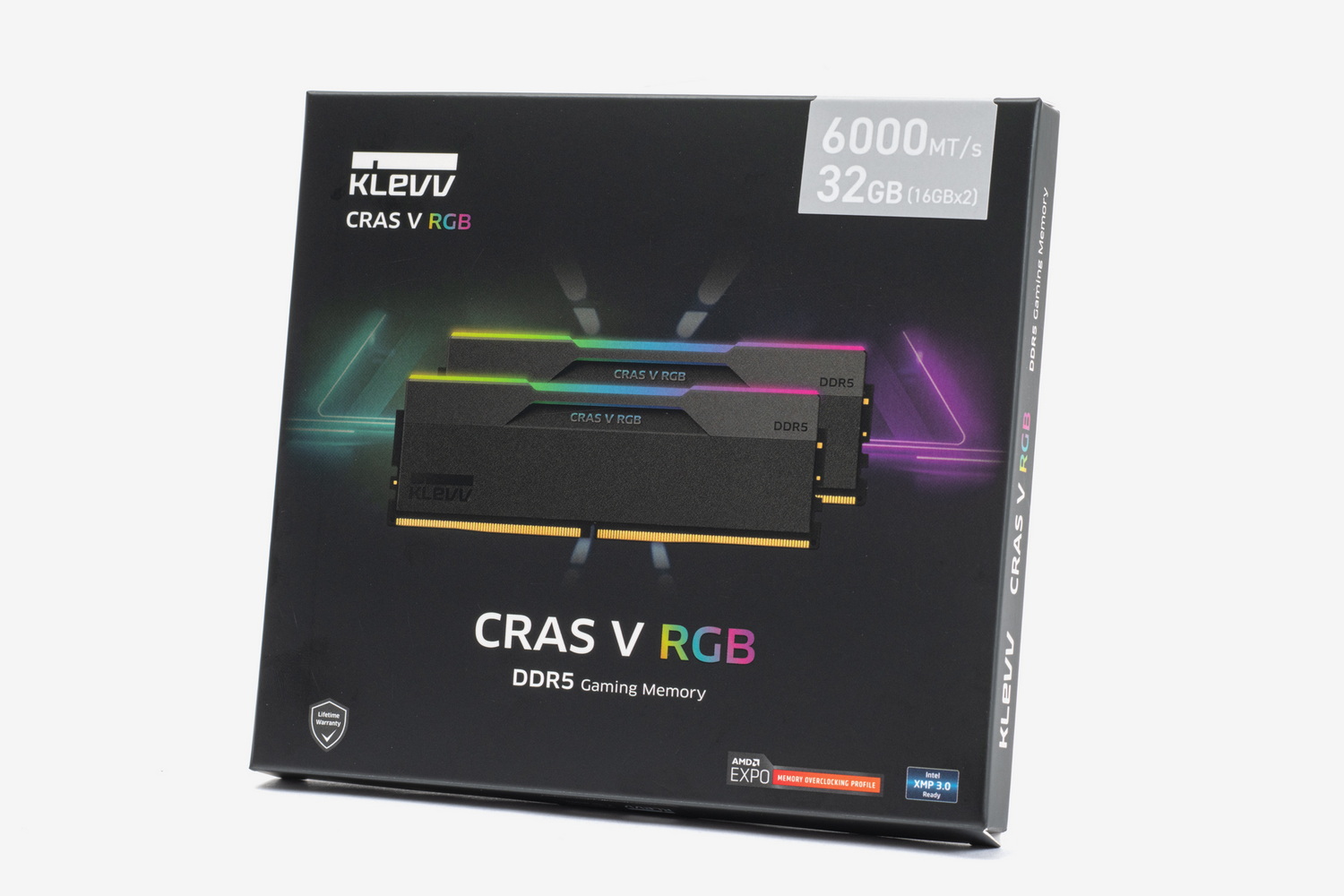 CRAS V RGBのパッケージ。AMD EXPOおよびIntel XMP 3.0に対応していることを示すロゴが記載されている
