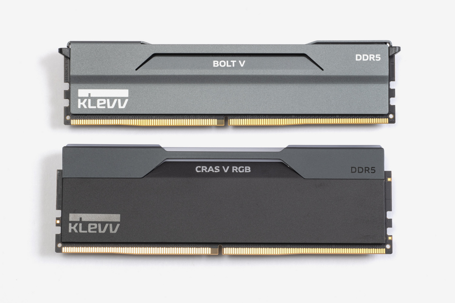 LED内蔵ヒートシンクながら高さは44mmに抑えられている