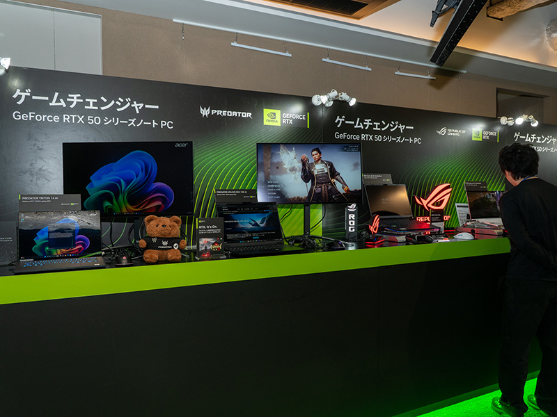 参加各社はブースに2台ずつゲーミングPCを展示